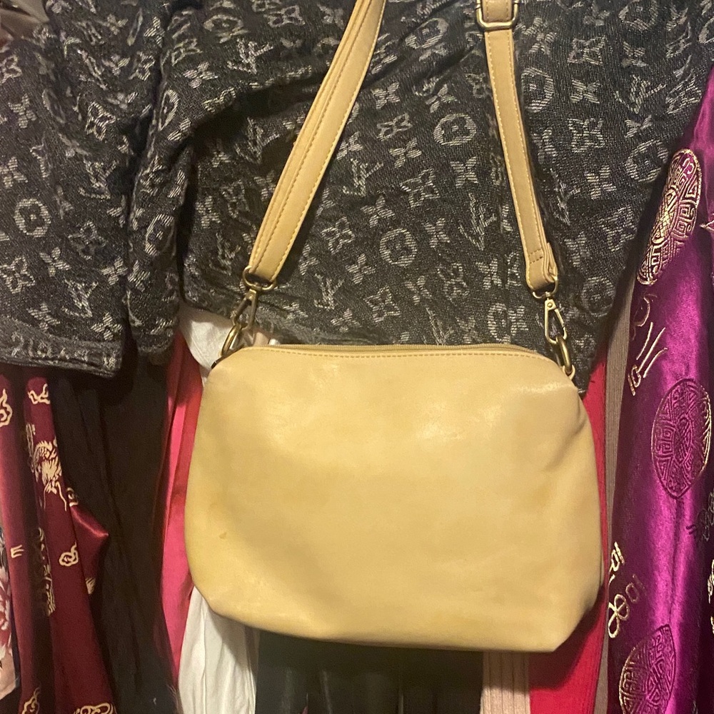 Elegant Tan Shoulder Bag